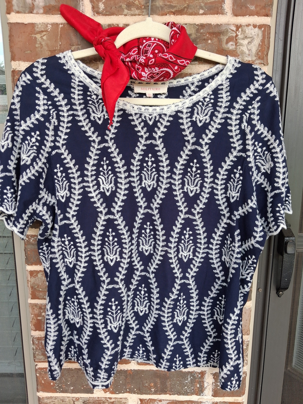 SOLITARE Navy/Cream Embroidered Top Sz L